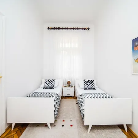 Apartamento Spacious 3bdr With A Balcony In The Center! Sarajevo
