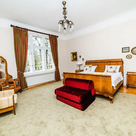 Spacious 3bdr With A Balcony In The Center! Apartamento