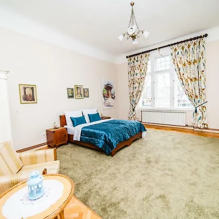 Spacious 3bdr With A Balcony In The Center! Apartamento *