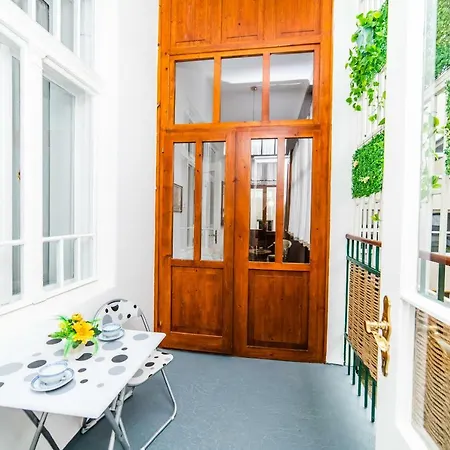 Spacious 3bdr With A Balcony In The Center! * Sarajevo