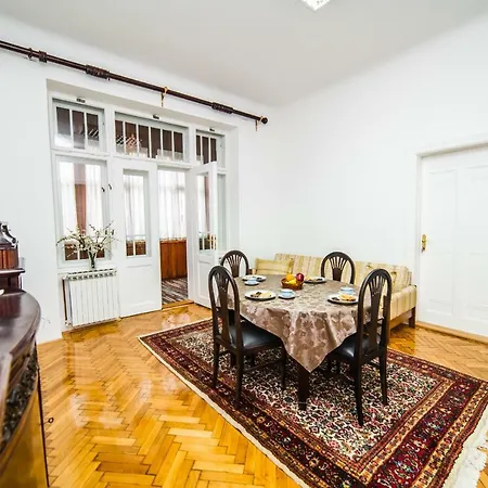 Spacious 3bdr With A Balcony In The Center! Apartamento *
